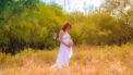 zwangere vrouw in veld
