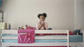 5 tips om een telefoonverslaving van je kind te voorkomen